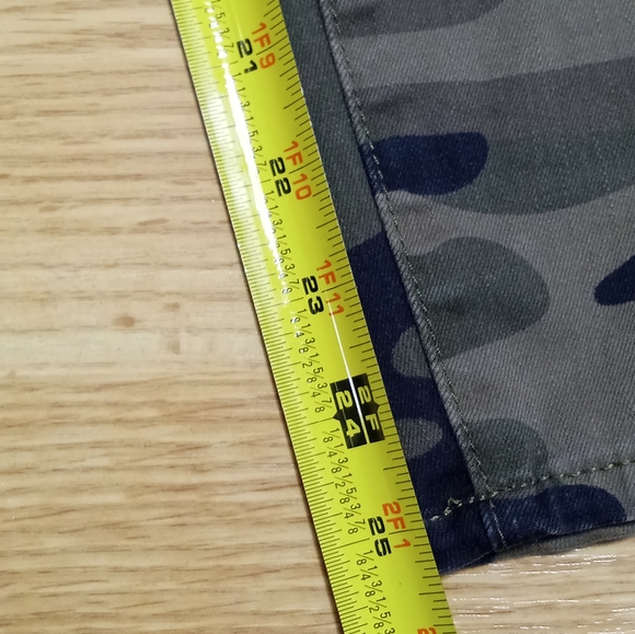 Gap camouflage jeans. EUC.  Worn twice. Size 26. - Picture 11 of 11